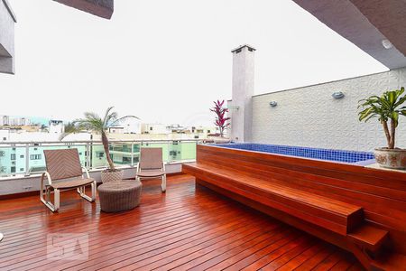 Apartamento à venda com 300m², 3 quartos e 2 vagas Apartamento à venda com 300m², 3 quartos e 2 vagasÁrea Externa