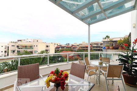 Apartamento à venda com 300m², 3 quartos e 2 vagas Apartamento à venda com 300m², 3 quartos e 2 vagasVaranda da Sala