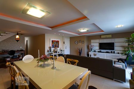 Apartamento à venda com 300m², 3 quartos e 2 vagas Apartamento à venda com 300m², 3 quartos e 2 vagasSala