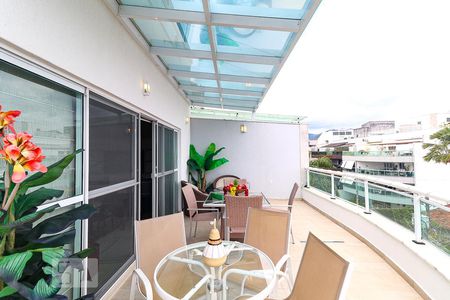 Apartamento à venda com 300m², 3 quartos e 2 vagas Apartamento à venda com 300m², 3 quartos e 2 vagasVaranda da Sala