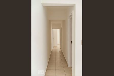 Corredor quartos de apartamento para alugar com 2 quartos, 76m² em Itaim Bibi, São Paulo