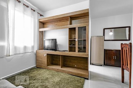 Sala de Estar de apartamento para alugar com 1 quarto, 30m² em Centro, Curitiba