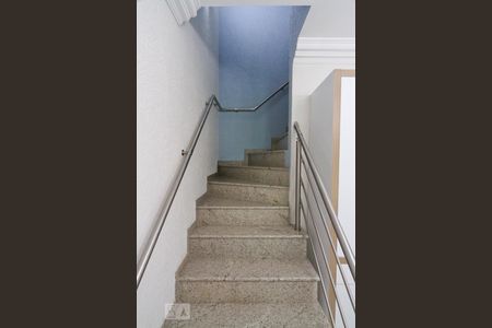 Casa à venda com 280m², 3 quartos e 3 vagasEscada