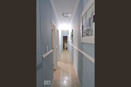 Casa à venda com 280m², 3 quartos e 3 vagasCorredor