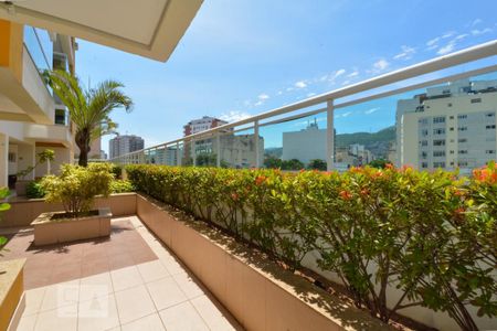 Apartamento à venda com 70m², 2 quartos e 1 vagaFachada