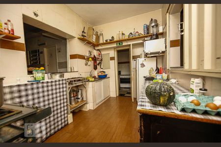 Casa à venda com 700m², 15 quartos e 1 vagaCozinha