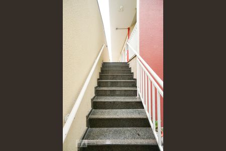 Apartamento para alugar com 35m², 1 quarto e sem vagaEscada de entrada