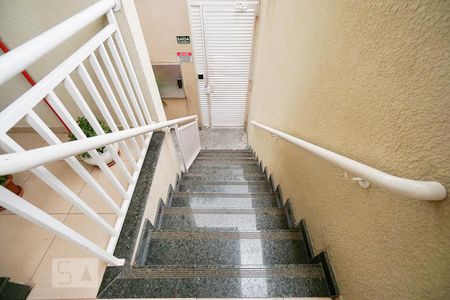 Apartamento para alugar com 35m², 1 quarto e sem vagaEscada de entrada