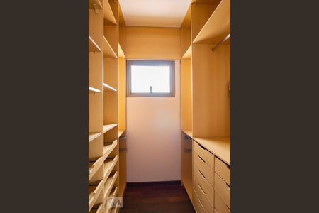 Apartamento à venda com 330m², 4 quartos e 4 vagasCloset - Suíte 1