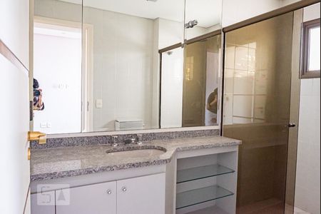 Apartamento à venda com 330m², 4 quartos e 4 vagasBanheiro 3 - Suíte