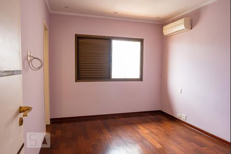Apartamento à venda com 330m², 4 quartos e 4 vagasSuíte 2
