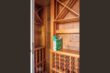 Apartamento à venda com 330m², 4 quartos e 4 vagasCobertura - Adega 