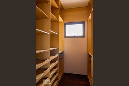 Apartamento à venda com 330m², 4 quartos e 4 vagasCloset - Suíte 1