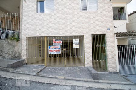 Casa à venda com 100m², 3 quartos e 2 vagas Casa à venda com 100m², 3 quartos e 2 vagasFachada