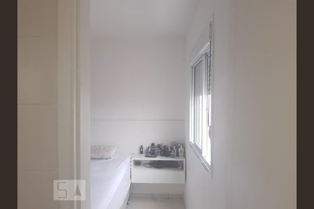 Corredor do Banheiro que dá acesso ao quarto (suite)  de apartamento à venda com 3 quartos, 65m² em Parque Vitória, São Paulo