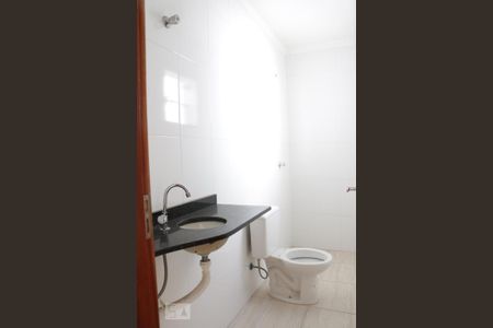 Casa de condomínio à venda com 60m², 2 quartos e sem vaga Casa de condomínio à venda com 60m², 2 quartos e sem vagaDetalhe do Banheiro da Suite 2