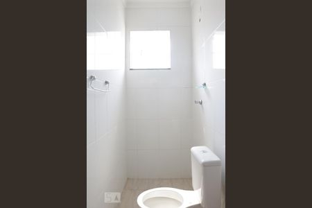 Casa de condomínio à venda com 60m², 2 quartos e sem vaga Casa de condomínio à venda com 60m², 2 quartos e sem vagaDetalhe do Banheiro da Suite 1