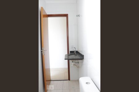 Casa de condomínio à venda com 60m², 2 quartos e sem vaga Casa de condomínio à venda com 60m², 2 quartos e sem vagaDetalhe do Banheiro da Suite 2