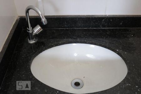 Casa de condomínio à venda com 60m², 2 quartos e sem vaga Casa de condomínio à venda com 60m², 2 quartos e sem vagaDetalhe do Banheiro da Suite 1