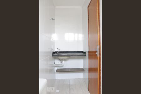 Casa de condomínio à venda com 60m², 2 quartos e sem vaga Casa de condomínio à venda com 60m², 2 quartos e sem vagaDetalhe do Banheiro da Suite 1