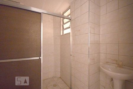 Banheiro de kitnet/studio para alugar com 1 quarto, 45m² em Liberdade, São Paulo