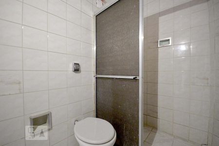 Banheiro de kitnet/studio para alugar com 1 quarto, 45m² em Liberdade, São Paulo