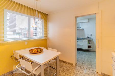 Apartamento para alugar com 245m², 3 quartos e 4 vagasCopa