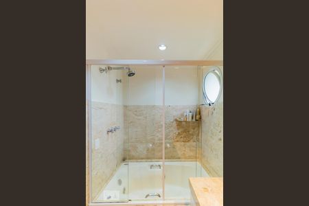 Apartamento para alugar com 245m², 3 quartos e 4 vagasSuíte 3 - Banheiro