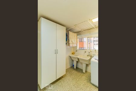 Apartamento para alugar com 245m², 3 quartos e 4 vagasÁrea de Serviço