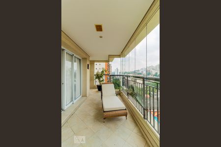 Apartamento para alugar com 245m², 3 quartos e 4 vagasVaranda