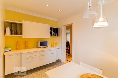 Apartamento para alugar com 245m², 3 quartos e 4 vagasCopa