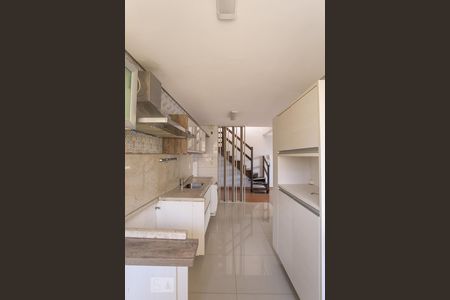 Apartamento à venda com 240m², 4 quartos e 4 vagasCozinha