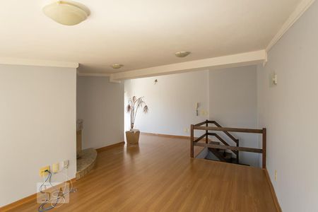 Apartamento à venda com 240m², 4 quartos e 4 vagasSala piso superior