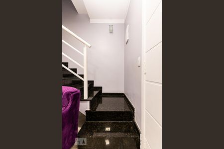 Casa de condomínio à venda com 75m², 2 quartos e 1 vagaEscada 