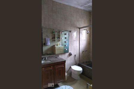 Casa à venda com 297m², 4 quartos e 6 vagas Casa à venda com 297m², 4 quartos e 6 vagasSuíte master - banheiro