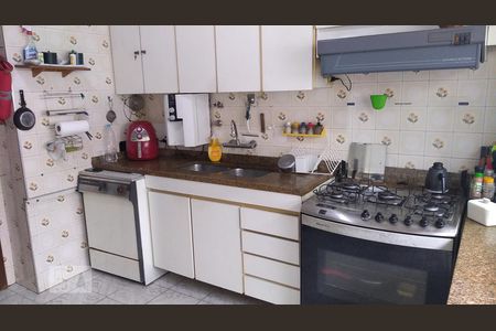 Casa à venda com 297m², 4 quartos e 6 vagas Casa à venda com 297m², 4 quartos e 6 vagasCozinha