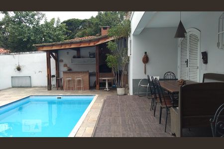Casa à venda com 297m², 4 quartos e 6 vagas Casa à venda com 297m², 4 quartos e 6 vagasPiscina