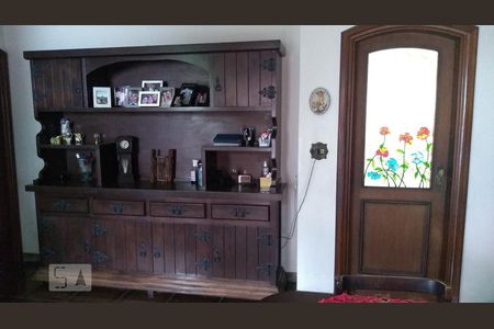 Casa à venda com 297m², 4 quartos e 6 vagas Casa à venda com 297m², 4 quartos e 6 vagasSala de estar