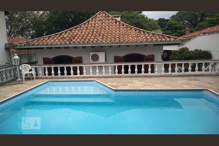 Casa à venda com 297m², 4 quartos e 6 vagas Casa à venda com 297m², 4 quartos e 6 vagasPiscina