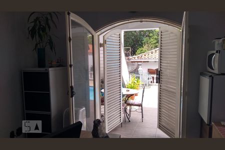 Casa à venda com 297m², 4 quartos e 6 vagas Casa à venda com 297m², 4 quartos e 6 vagasEscritório