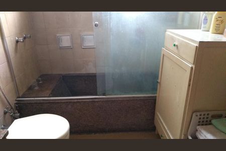 Casa à venda com 297m², 4 quartos e 6 vagas Casa à venda com 297m², 4 quartos e 6 vagasSuíte master - banheiro