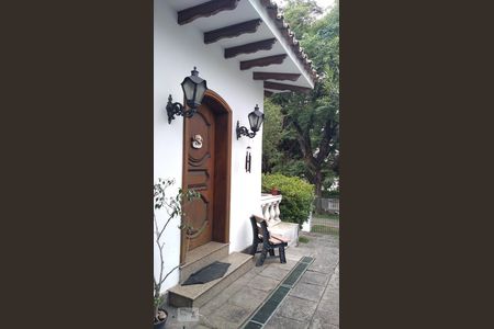 Casa à venda com 297m², 4 quartos e 6 vagas Casa à venda com 297m², 4 quartos e 6 vagasentrada lateral