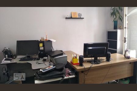 Casa à venda com 297m², 4 quartos e 6 vagas Casa à venda com 297m², 4 quartos e 6 vagasEscritório