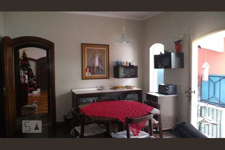 Casa à venda com 297m², 4 quartos e 6 vagas Casa à venda com 297m², 4 quartos e 6 vagasSala de estar