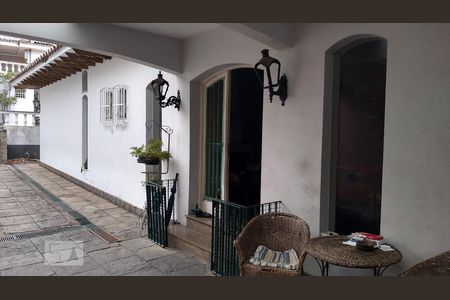 Casa à venda com 297m², 4 quartos e 6 vagas Casa à venda com 297m², 4 quartos e 6 vagasentrada lateral