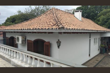 Casa à venda com 297m², 4 quartos e 6 vagas Casa à venda com 297m², 4 quartos e 6 vagasarea externa