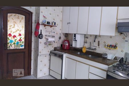 Casa à venda com 297m², 4 quartos e 6 vagas Casa à venda com 297m², 4 quartos e 6 vagasCozinha