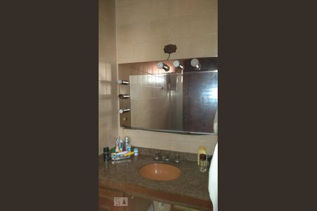 Casa à venda com 297m², 4 quartos e 6 vagas Casa à venda com 297m², 4 quartos e 6 vagasBanheiro Suíte 2