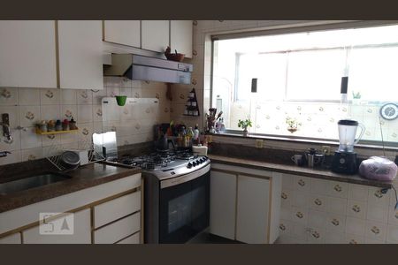 Casa à venda com 297m², 4 quartos e 6 vagas Casa à venda com 297m², 4 quartos e 6 vagasCozinha