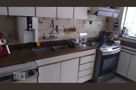 Casa à venda com 297m², 4 quartos e 6 vagas Casa à venda com 297m², 4 quartos e 6 vagasCozinha